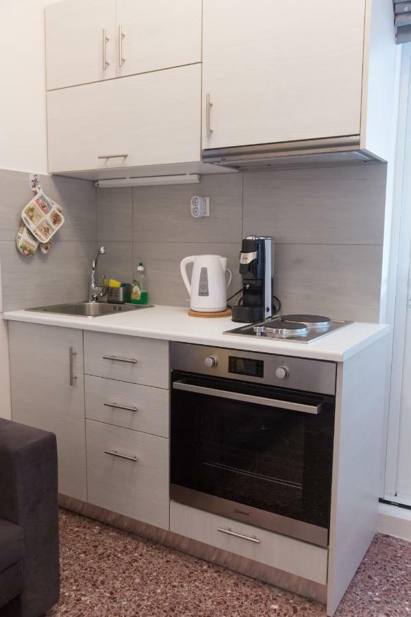 Ivannas Penthouse Атина Екстериор снимка